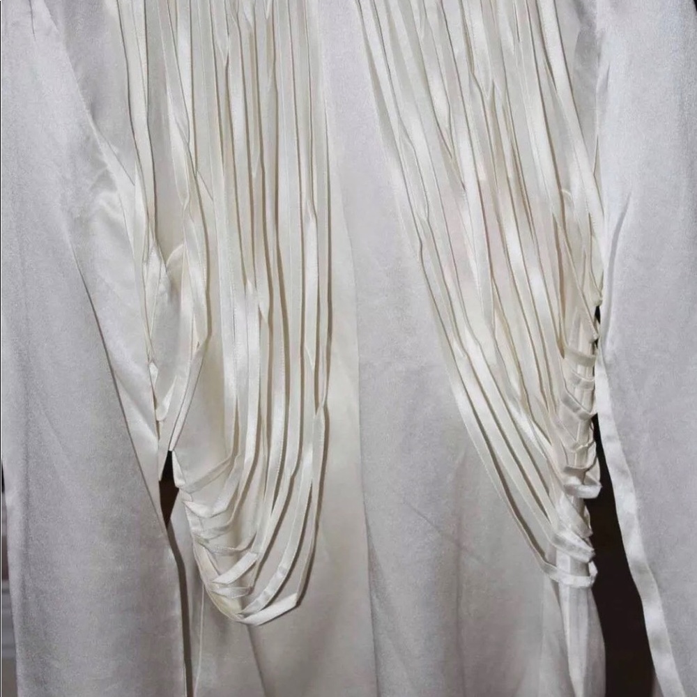 ❌SOLD❌CHANEL$3035 EXQUISITE RARE OFF WHITE BLOUSE TOP12CLOGO BUTTONS42 - Picture 2 of 6